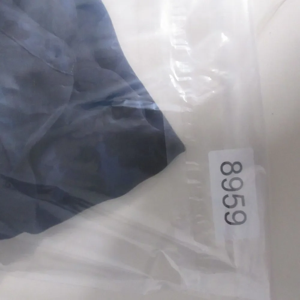 Raquel Allerga Top 1 or‎ Medium Silk Split Slv Contemporary Luxury Button